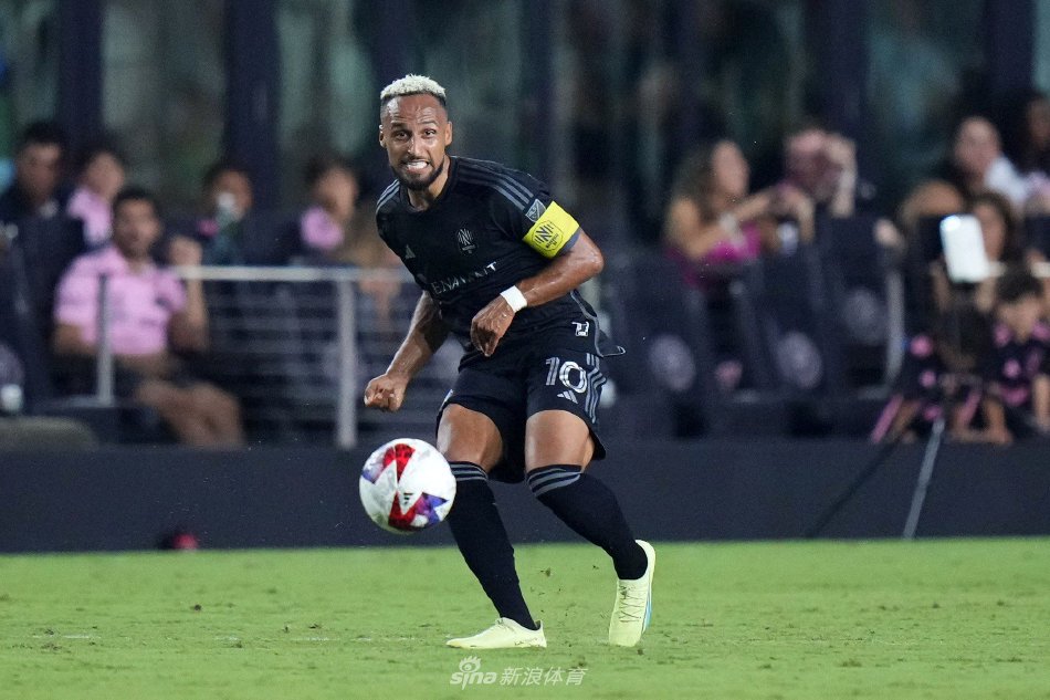 相比之下 相比之下