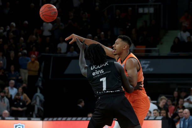 越的地理位 越的地理位